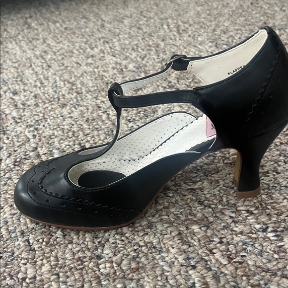 Unique Vintage Black T-Strap Heels - Picture 8 of 9